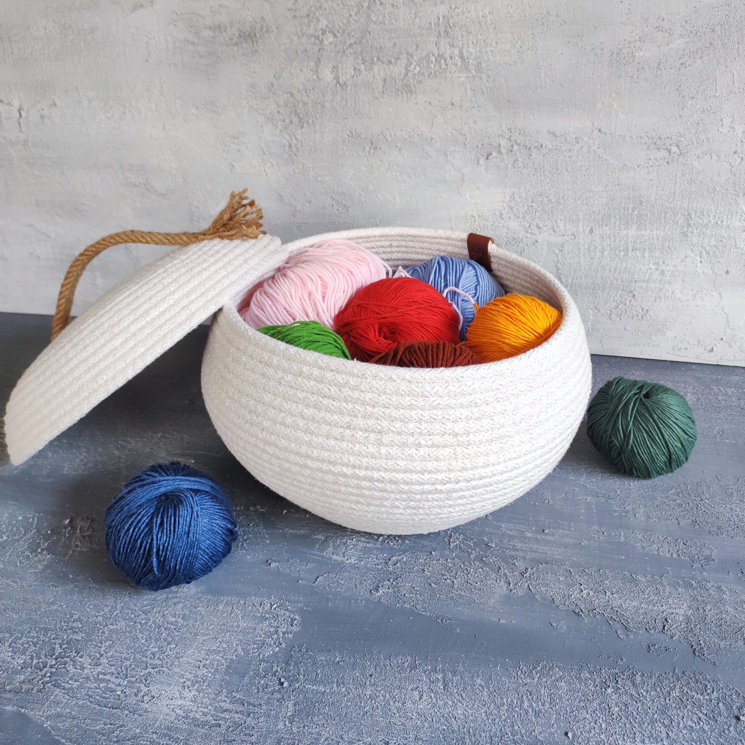 Cotton Rope Basket with Lid: Round Decorative Storage Organizer - Image 8